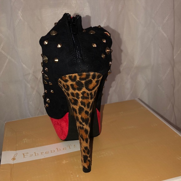 Red cheetah heels with gold studs - Picture 3 of 4